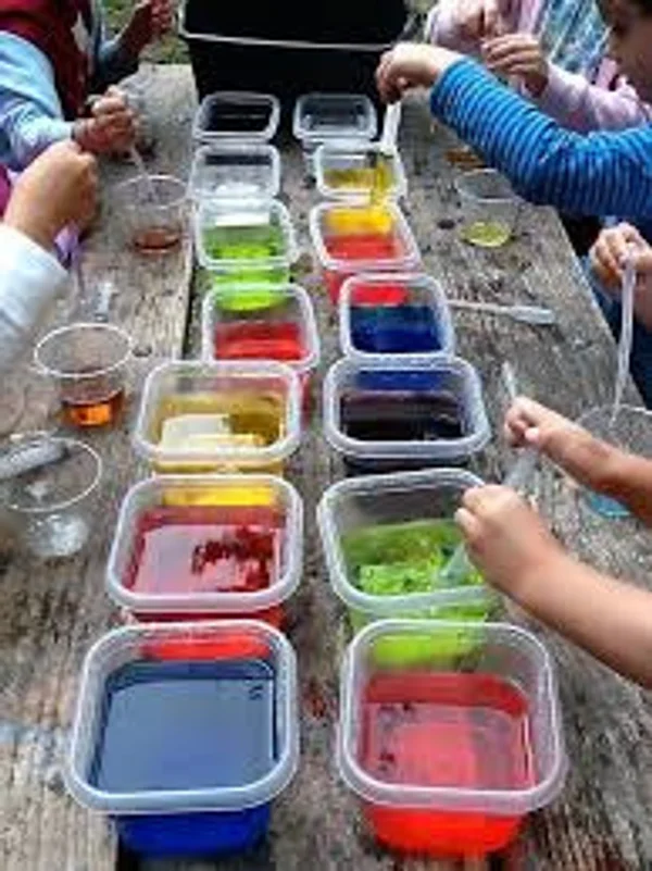 Color mixing lab containers